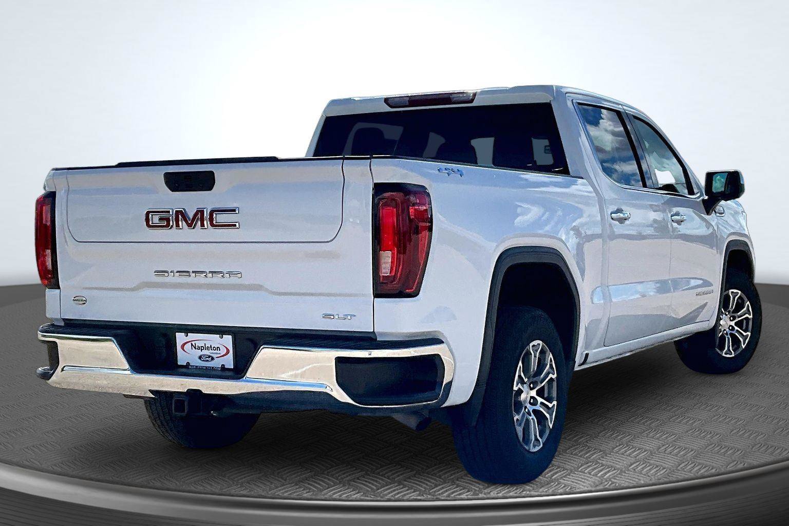 Used 2024 GMC Sierra 1500 SLT AWD/4WD image 2