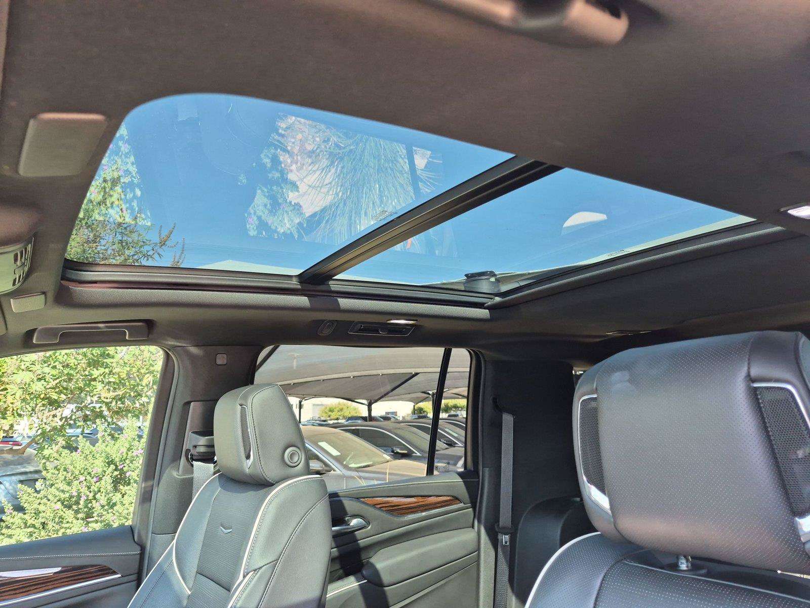 Used 2022 Cadillac Escalade ESV Premium Luxury AWD/4WD image 9
