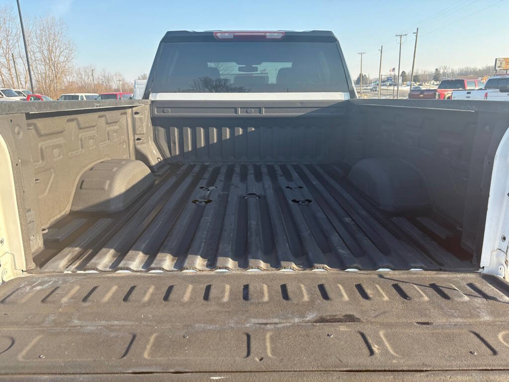 Used 2023 Chevrolet Silverado 2500 Custom w/ Custom Value Package image 6