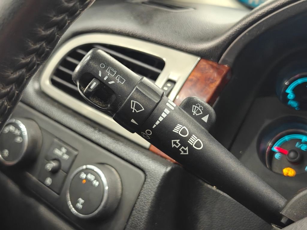 Used 2013 Chevrolet Suburban LT image 15