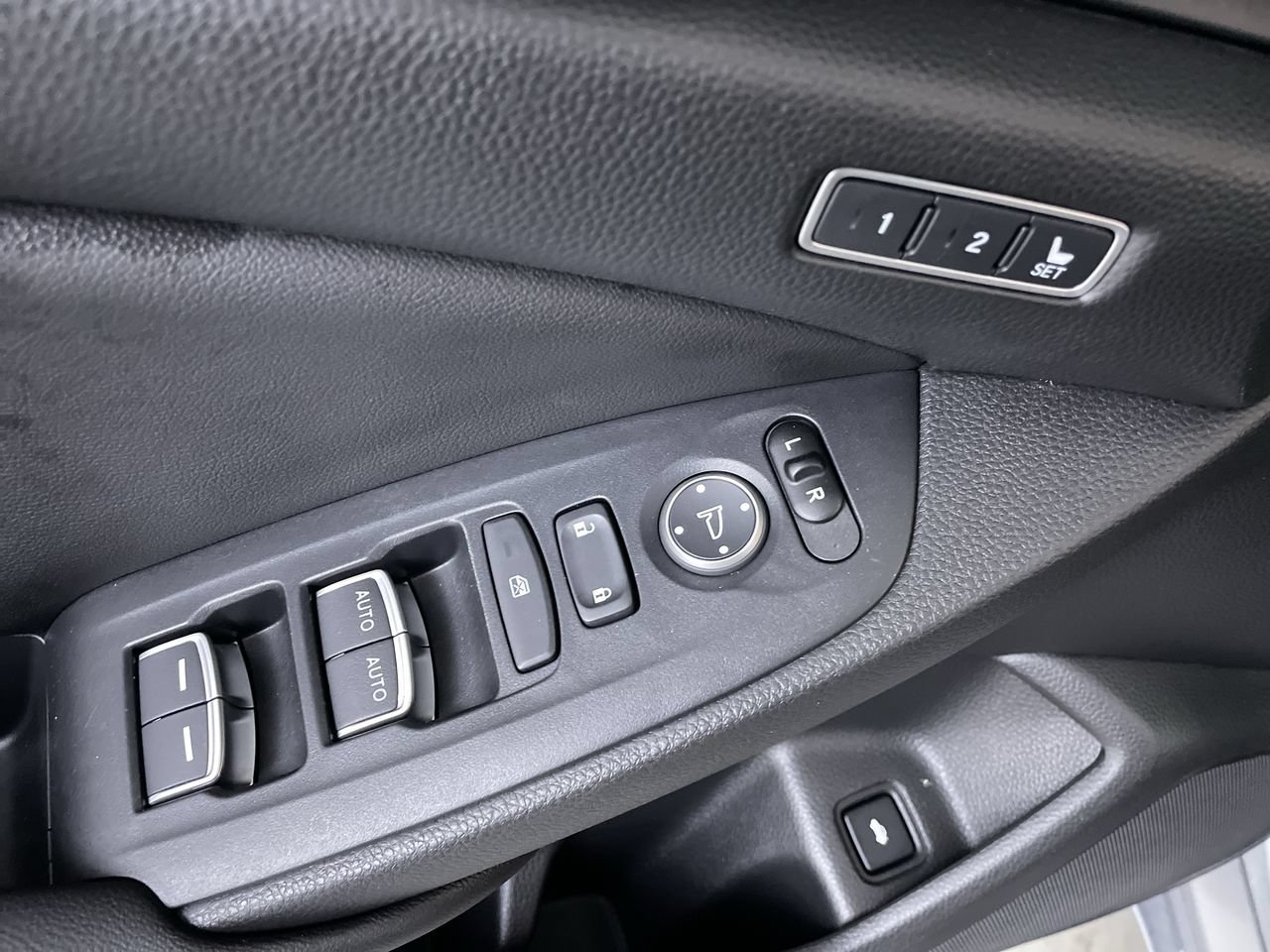 Used 2020 Honda Accord EX-L image 11