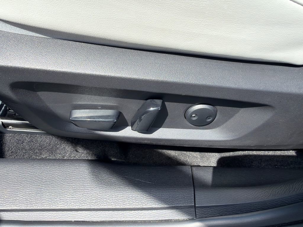 Used 2025 Mitsubishi Outlander AWD image 21