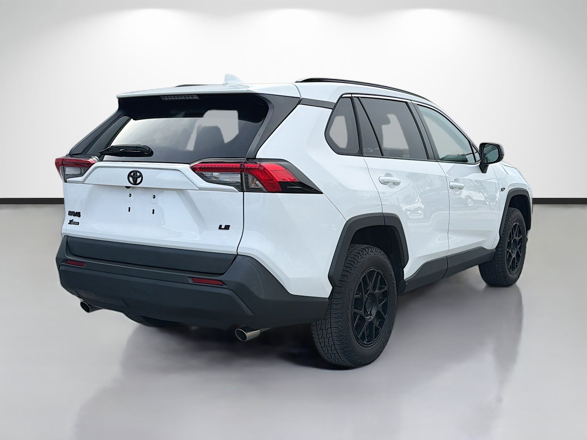 Used 2021 Toyota RAV4 LE FWD image 3