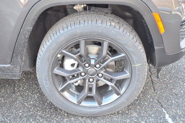 New 2025 Jeep Grand Cherokee Limited image 10