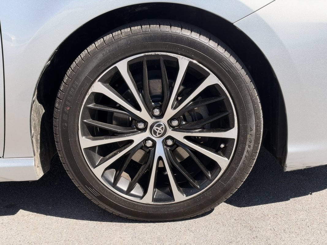 Used 2018 Toyota Camry SE w/ Moonroof Package FWD image 25