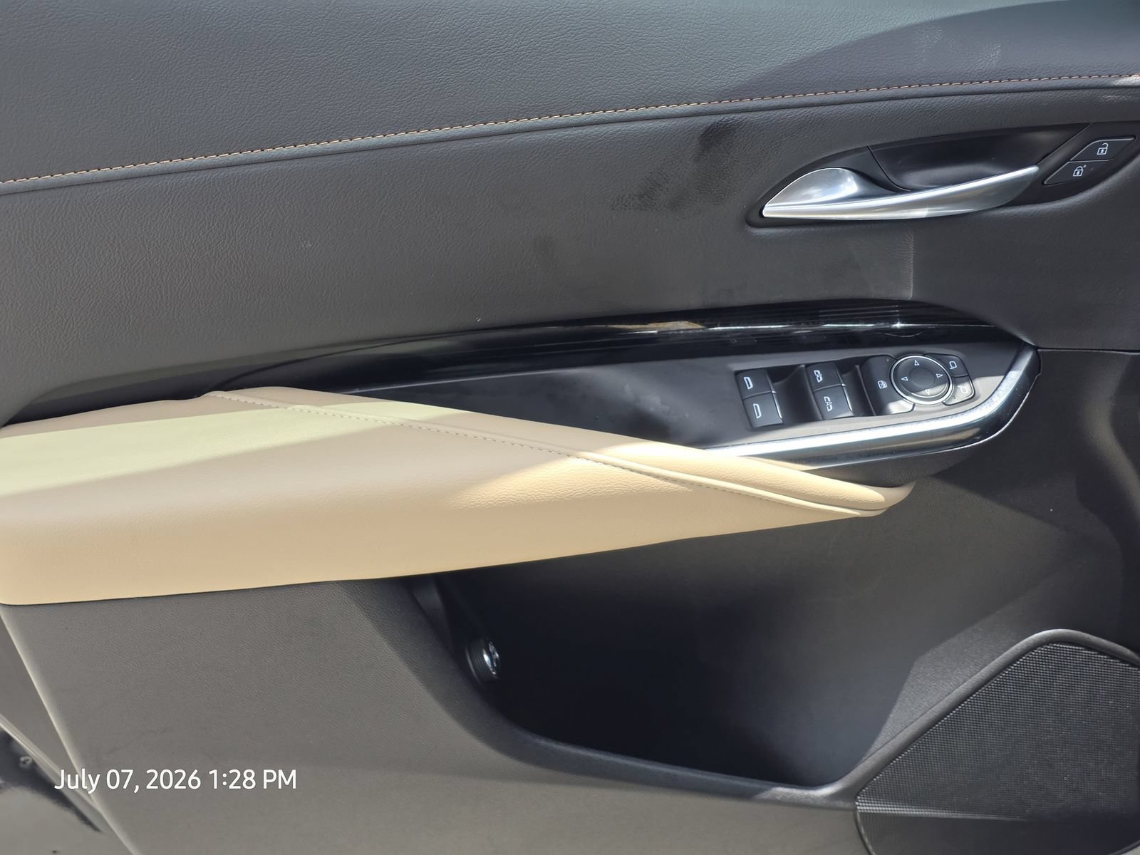 Used 2024 Cadillac XT4 Luxury w/ Cold Weather Package FWD image 17