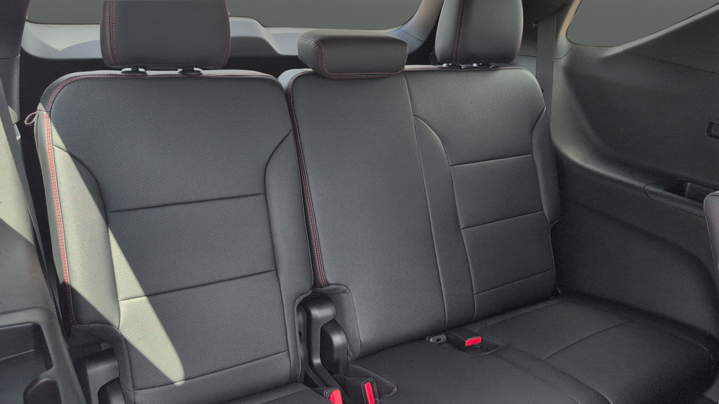 Used 2026 Chevrolet Traverse RS w/ LPO, Floor Liner Package AWD/4WD image 32