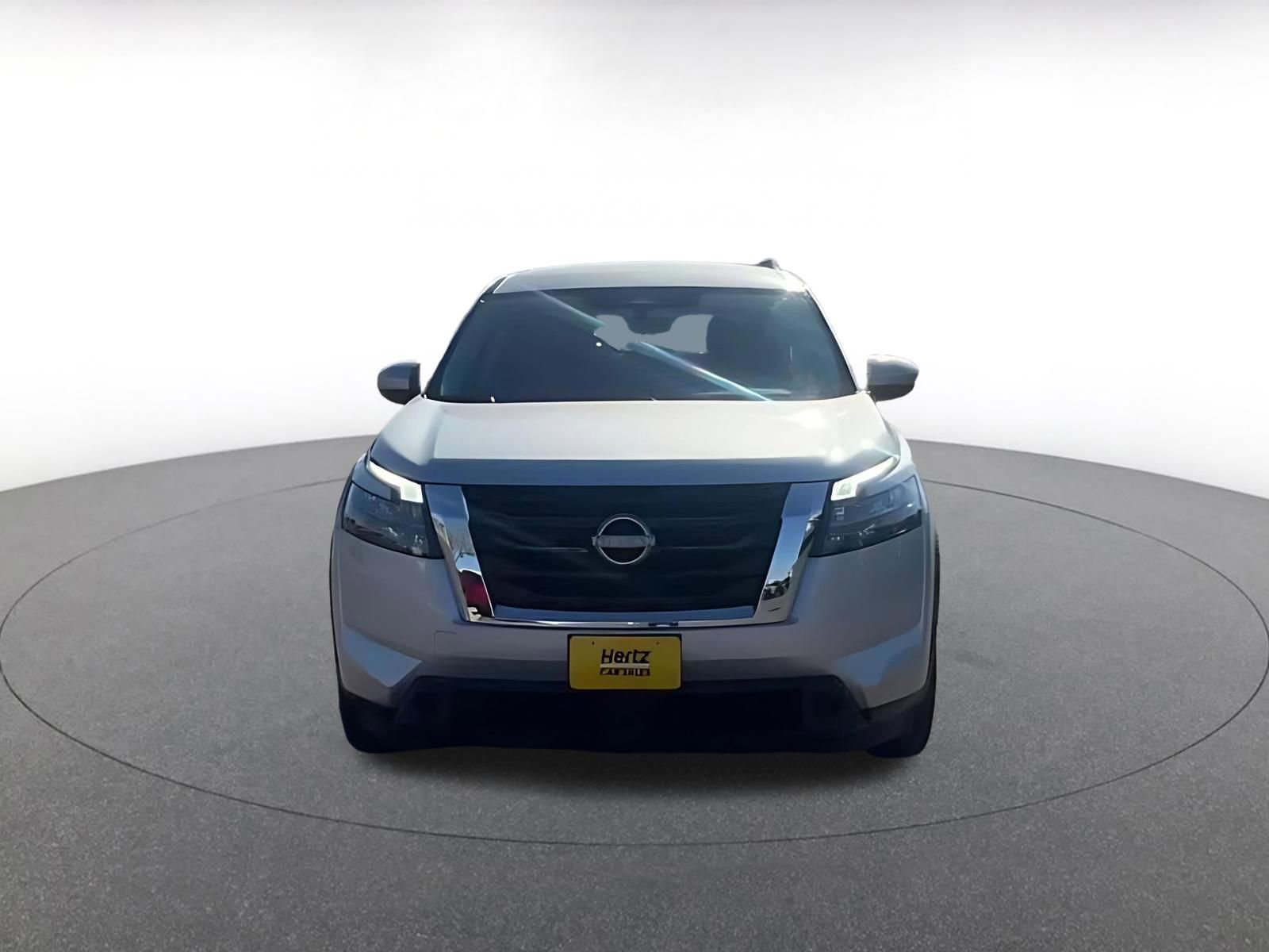 Used 2025 Nissan Pathfinder SV image 11