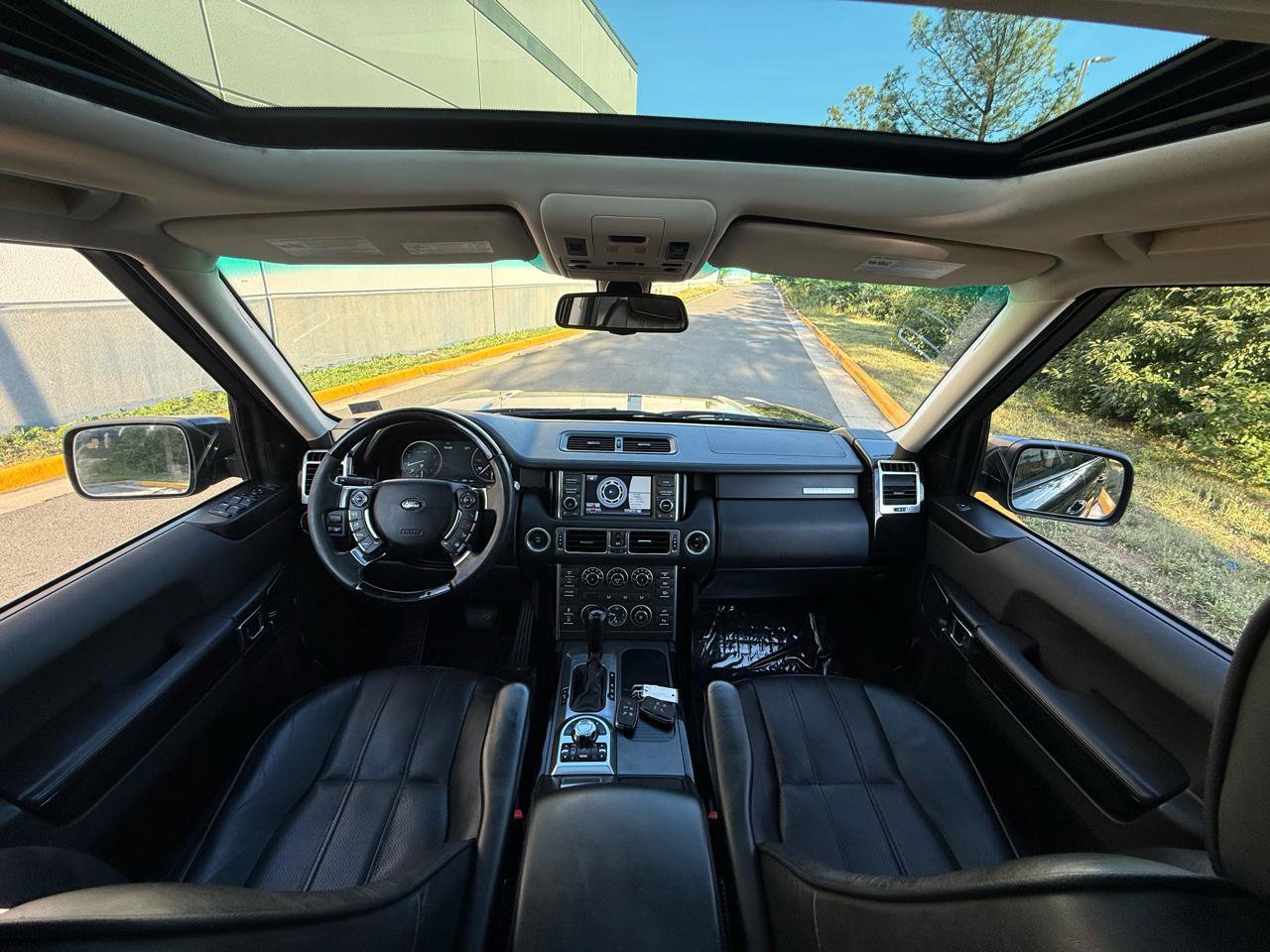 Used 2012 Land Rover Range Rover HSE LUX AWD/4WD image 4