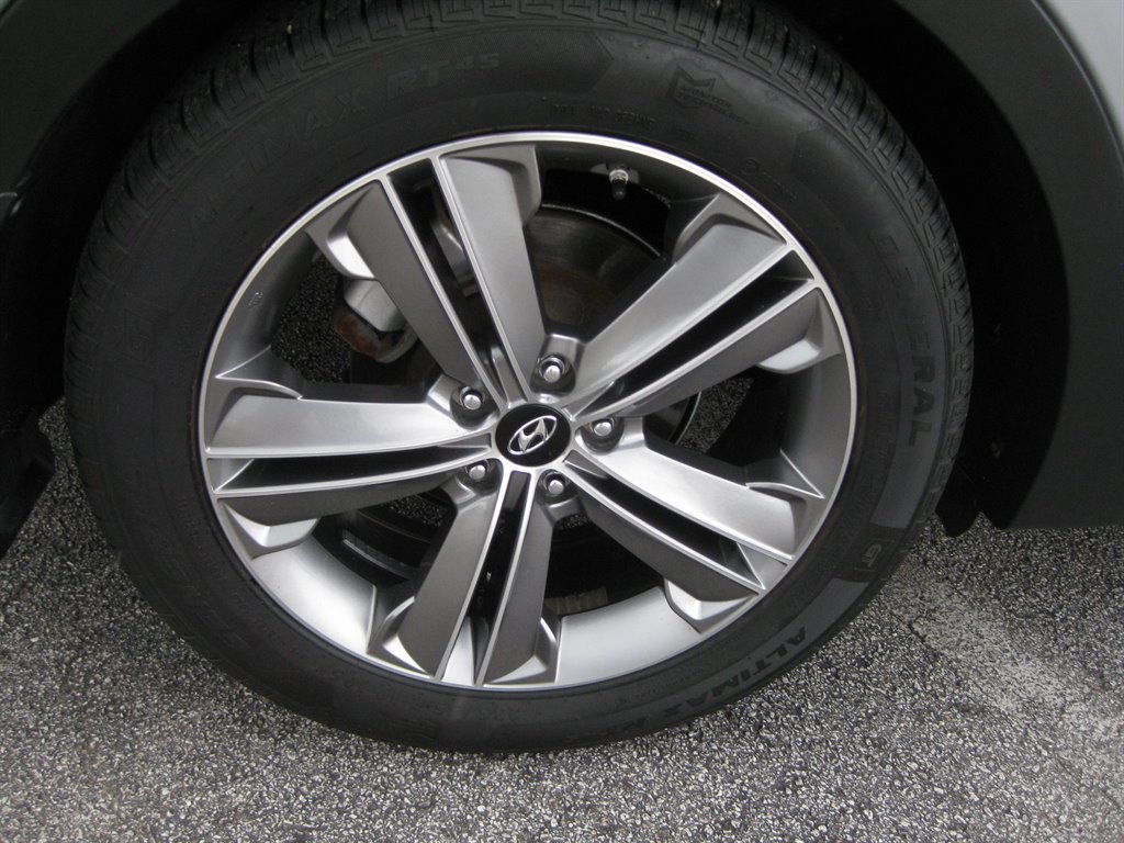 Used 2015 Hyundai Santa Fe GLS w/ Option Group 03 FWD image 10