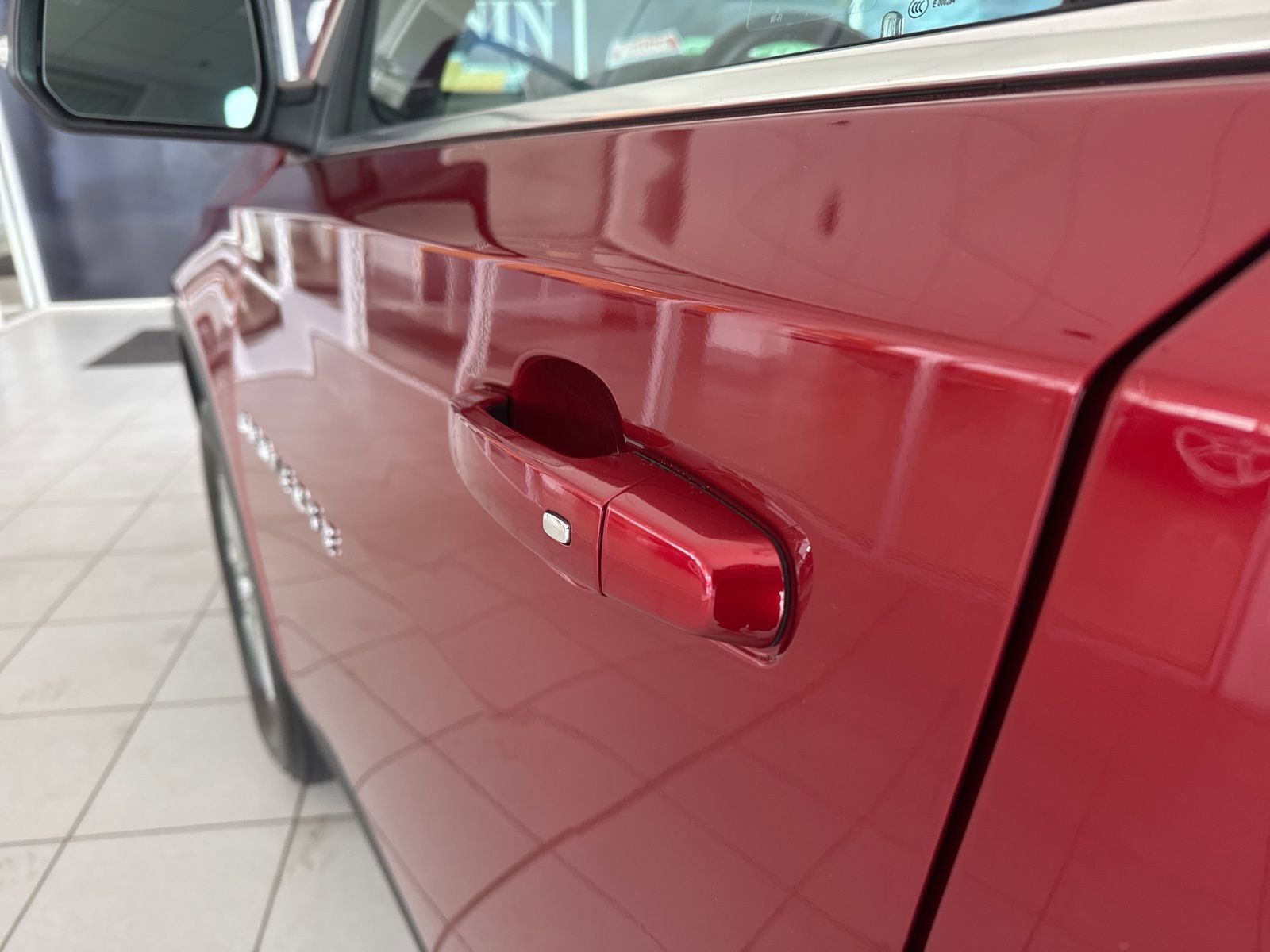 Used 2023 Chevrolet Traverse LT image 10