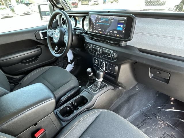 Certified 2025 Jeep Gladiator Sport AWD/4WD image 13