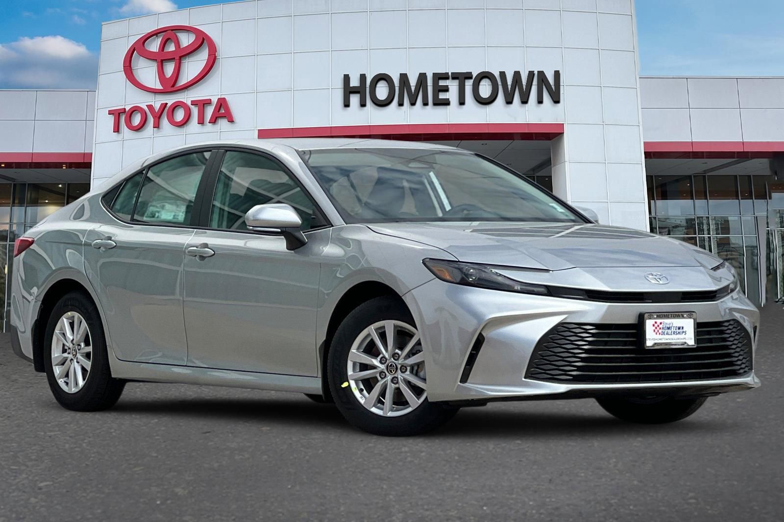 Used 2025 Toyota Camry LE w/ Convenience Package AWD/4WD image 2