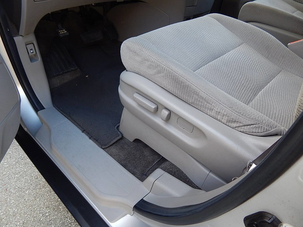 Used 2012 Honda Odyssey LX image 20