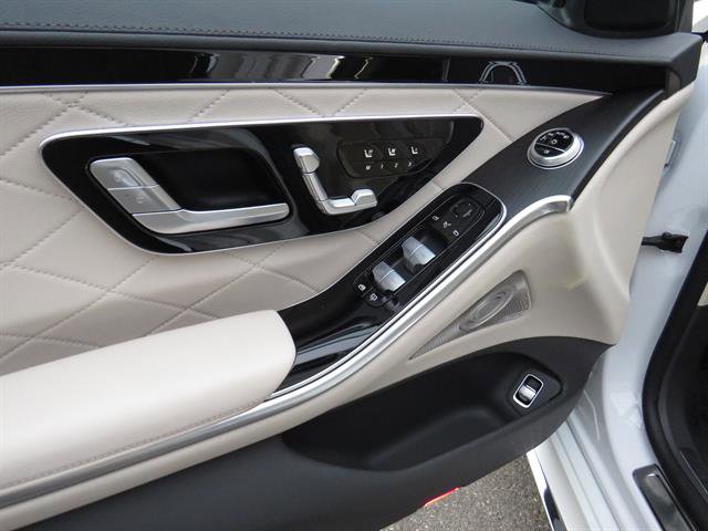 Used 2024 Mercedes-Benz S 580 4MATIC Sedan w/ AMG Line image 9