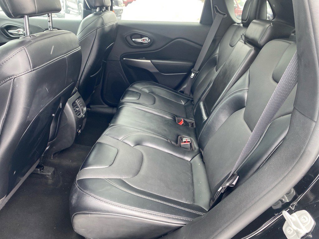 Used 2022 Jeep Cherokee Limited AWD/4WD image 23