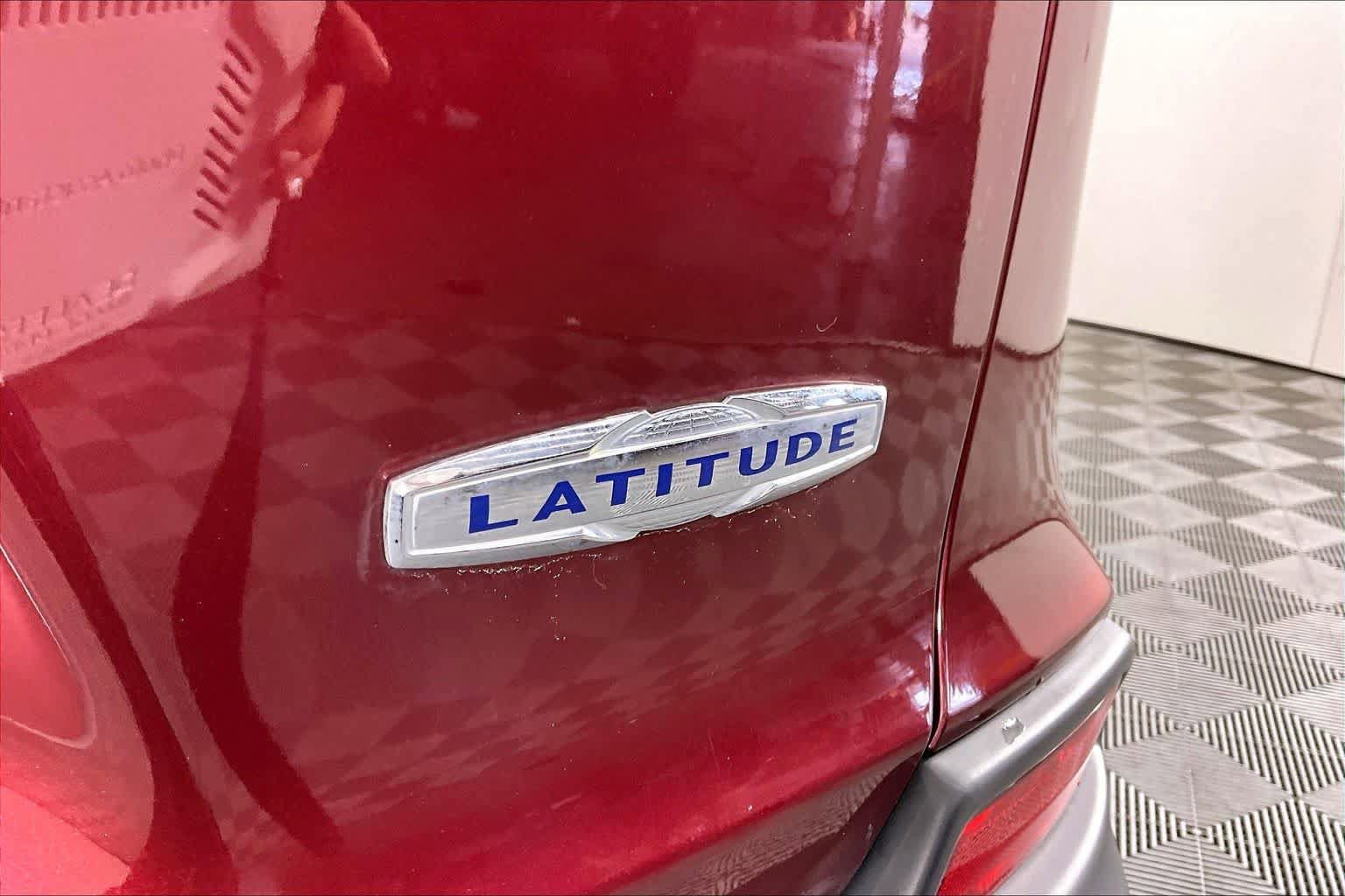 Used 2019 Jeep Cherokee Latitude w/ Popular Appearance Group FWD image 10