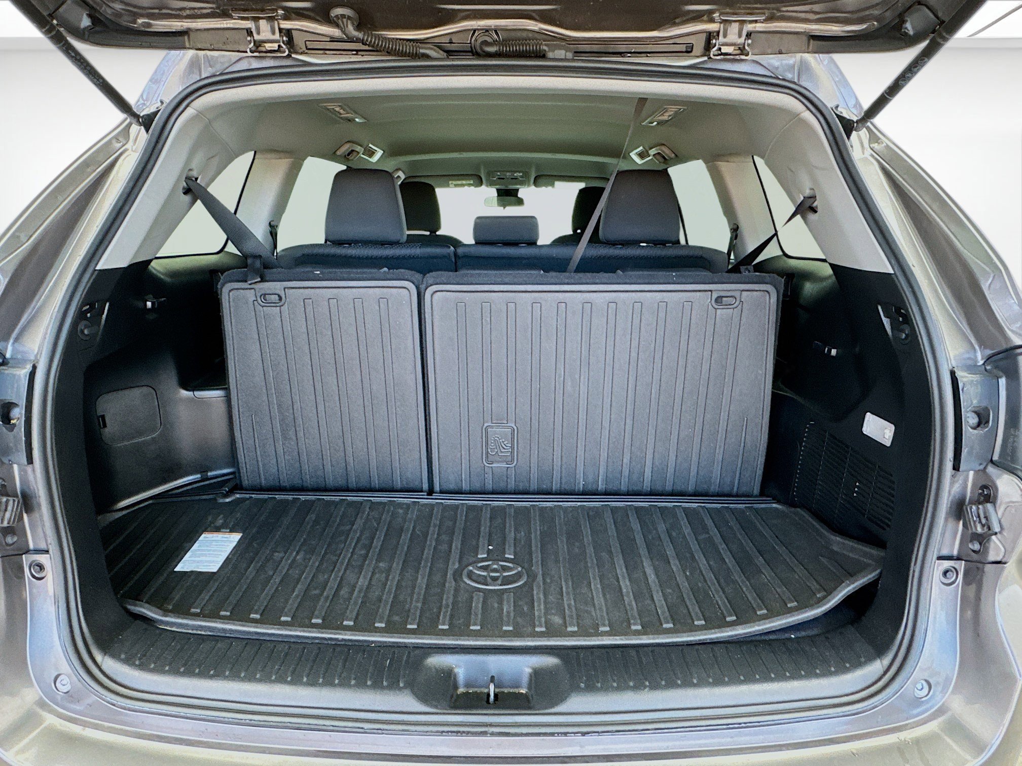 Used 2018 Toyota Highlander LE image 17