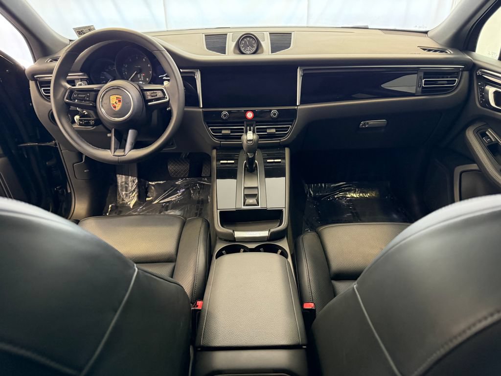 Certified 2023 Porsche Macan AWD/4WD image 17