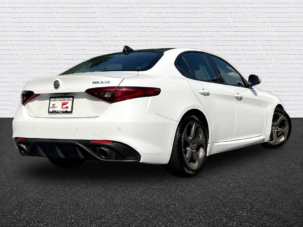 Used 2017 Alfa Romeo Giulia RWD image 6