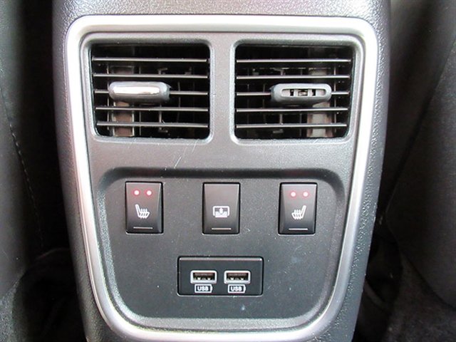 Used 2015 Chrysler 300 C w/ Light Group image 33