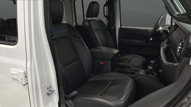 Used 2023 Jeep Wrangler Unlimited Rubicon 4xe w/ Steel Bumper Group image 24