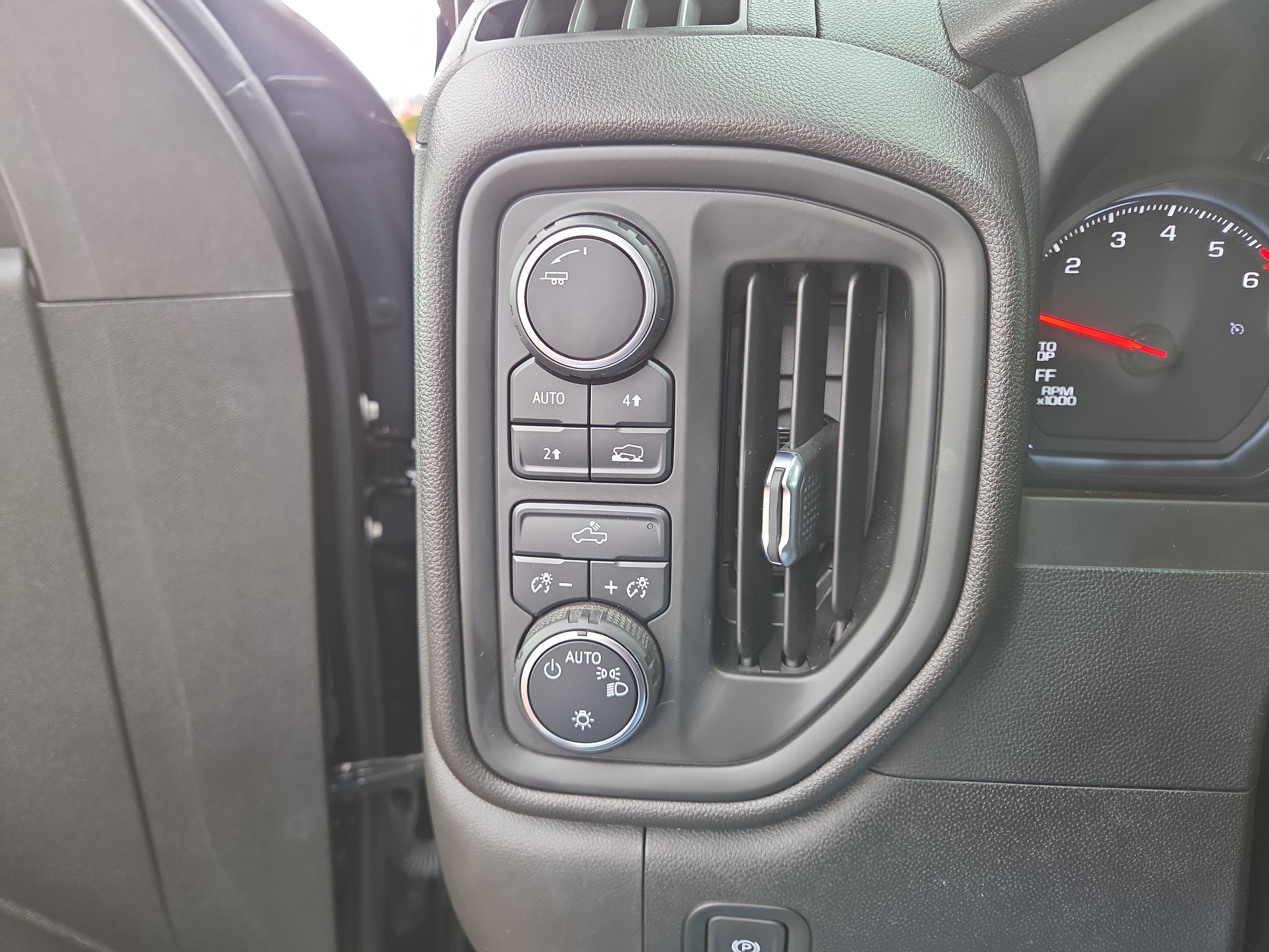 Used 2023 Chevrolet Silverado 1500 Custom image 26