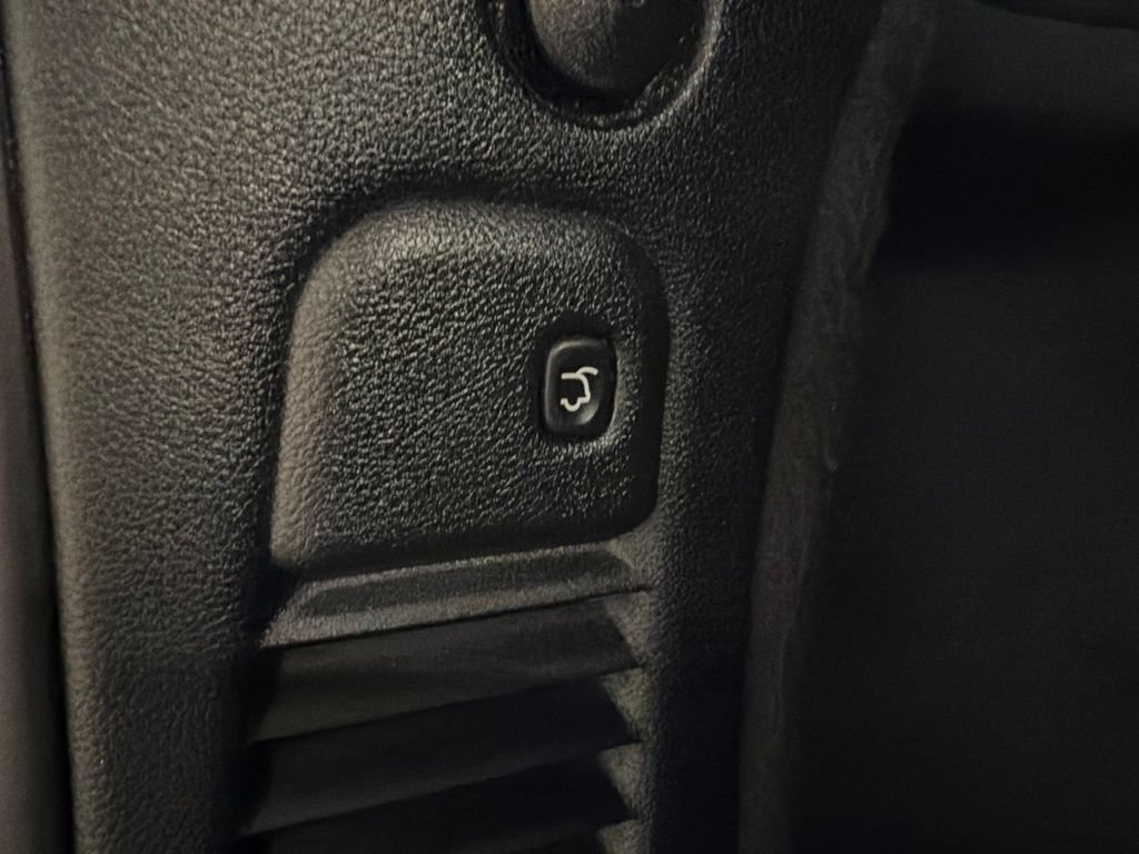 Used 2018 Dodge Durango R/T w/ Technology Group AWD/4WD image 37