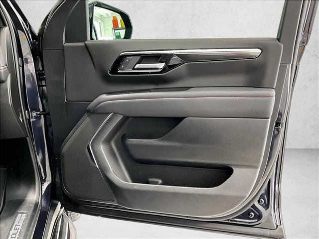 Used 2025 Chevrolet Suburban RST RWD image 19