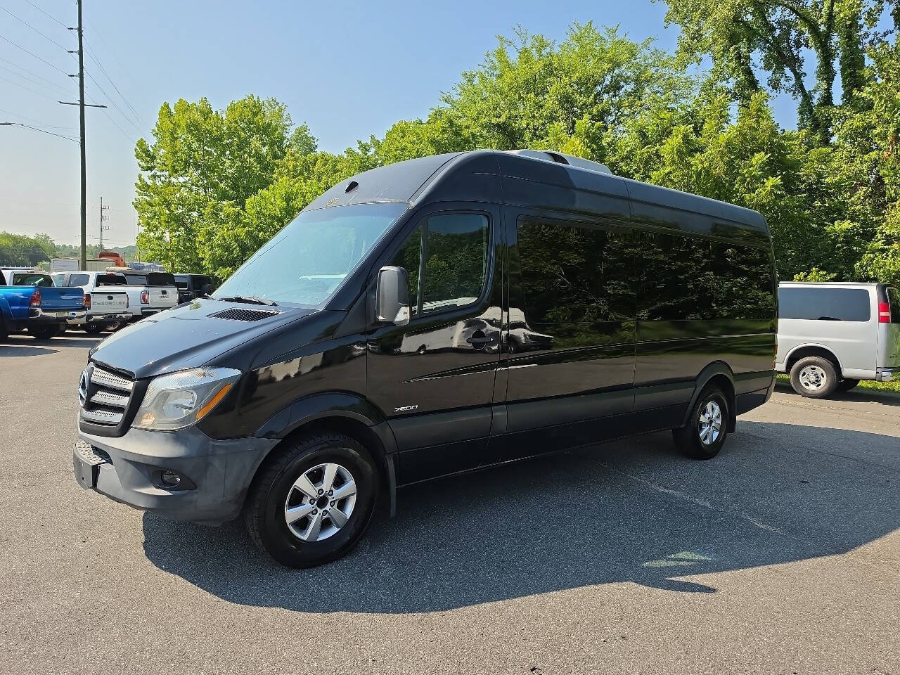 Used 2015 Freightliner Sprinter 2500 RWD image 2