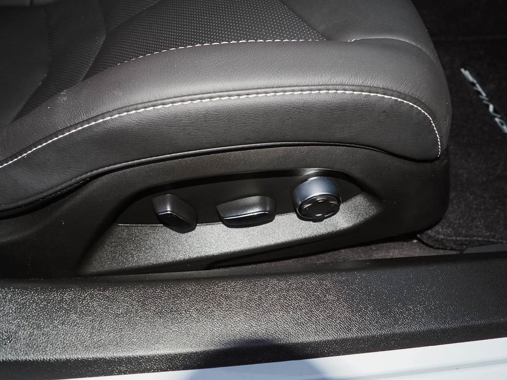 Certified 2023 Chevrolet Corvette Stingray Preferred Cpe w/ Engine Appearance Package image 21