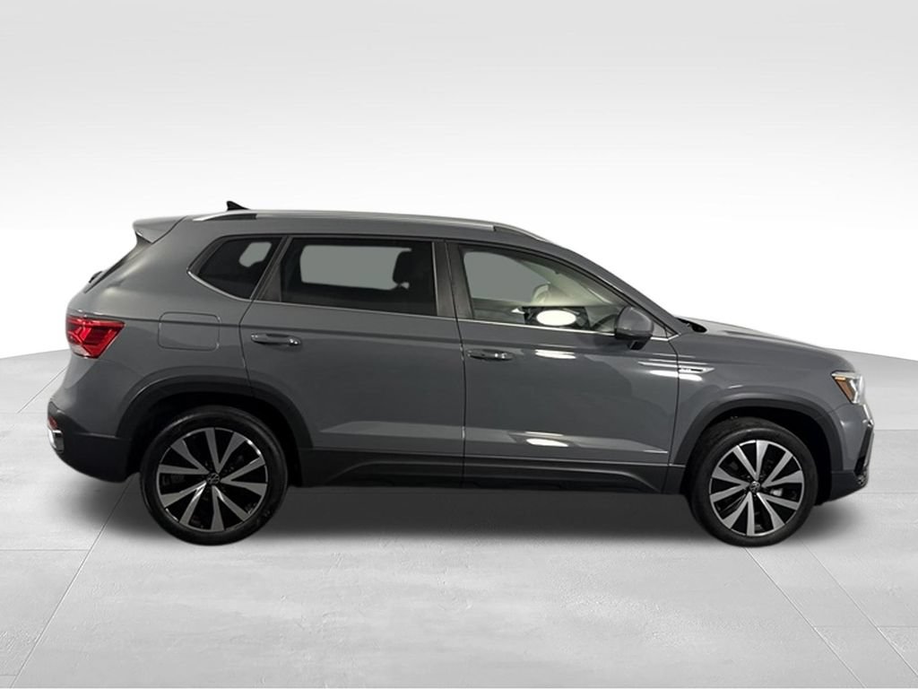 Used 2023 Volkswagen Taos SE FWD image 6