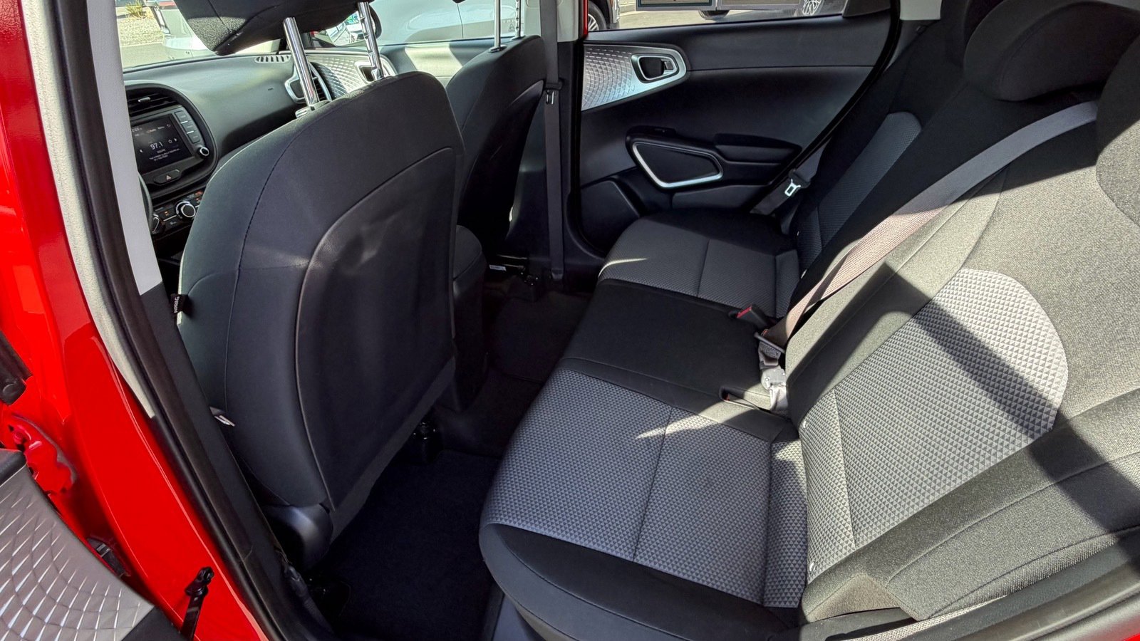 Used 2023 Kia Soul LX w/ LX Technology Package image 17