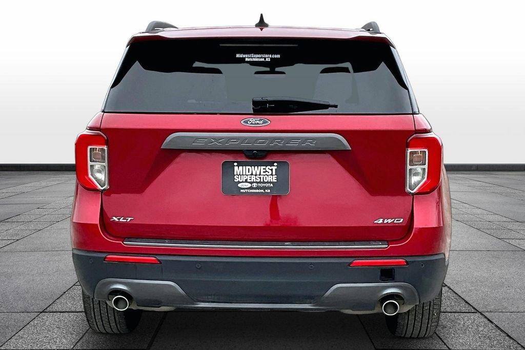Used 2024 Ford Explorer XLT w/ Equipment Group 202A image 4