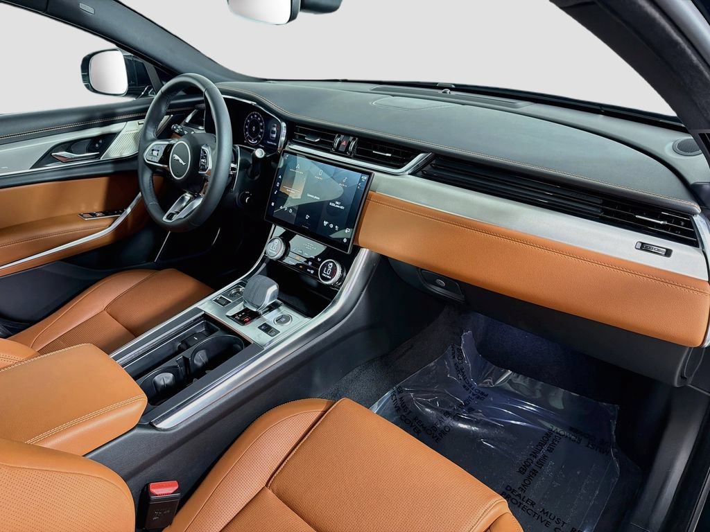 Used 2024 Jaguar XF R-Dynamic SE AWD/4WD image 32
