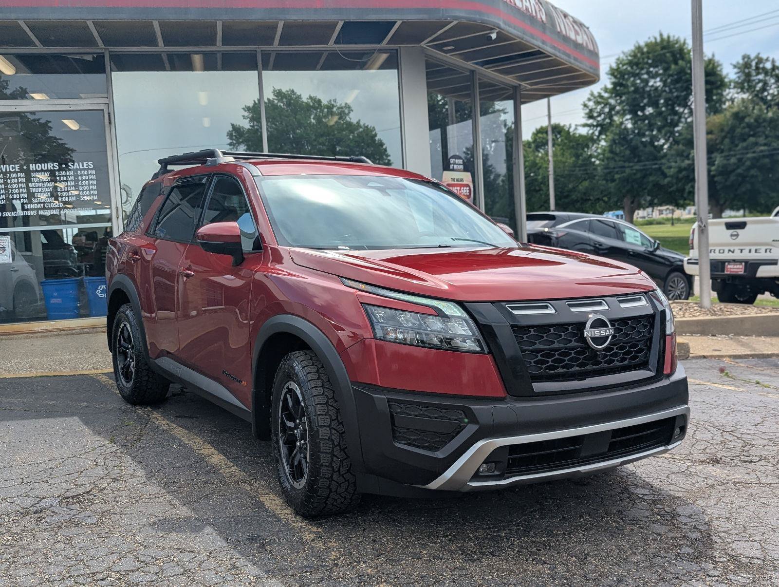 Used 2024 Nissan Pathfinder Rock Creek AWD/4WD image 1