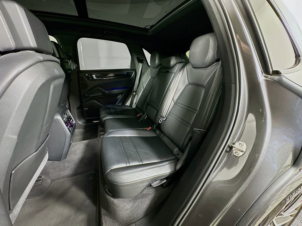 Used 2019 Porsche Cayenne Base image 30