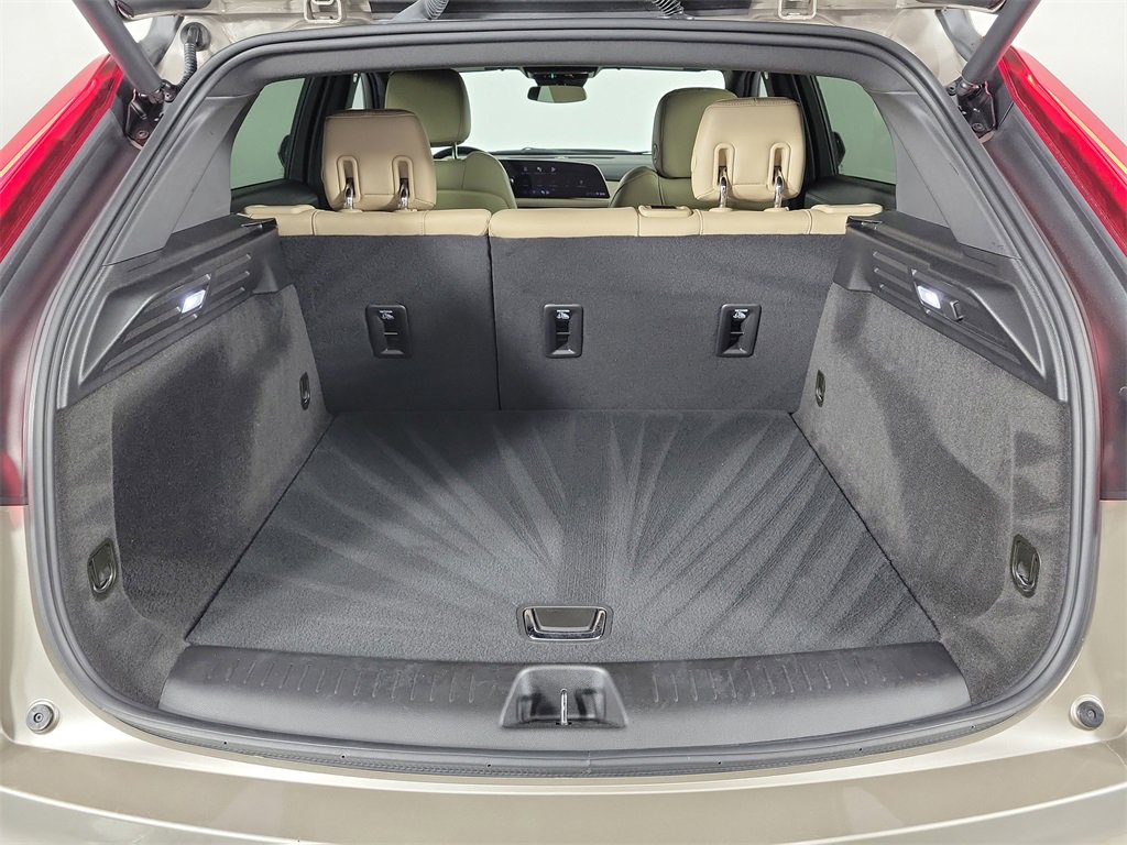 Certified 2024 Cadillac XT4 Luxury w/ Cold Weather Package image 8