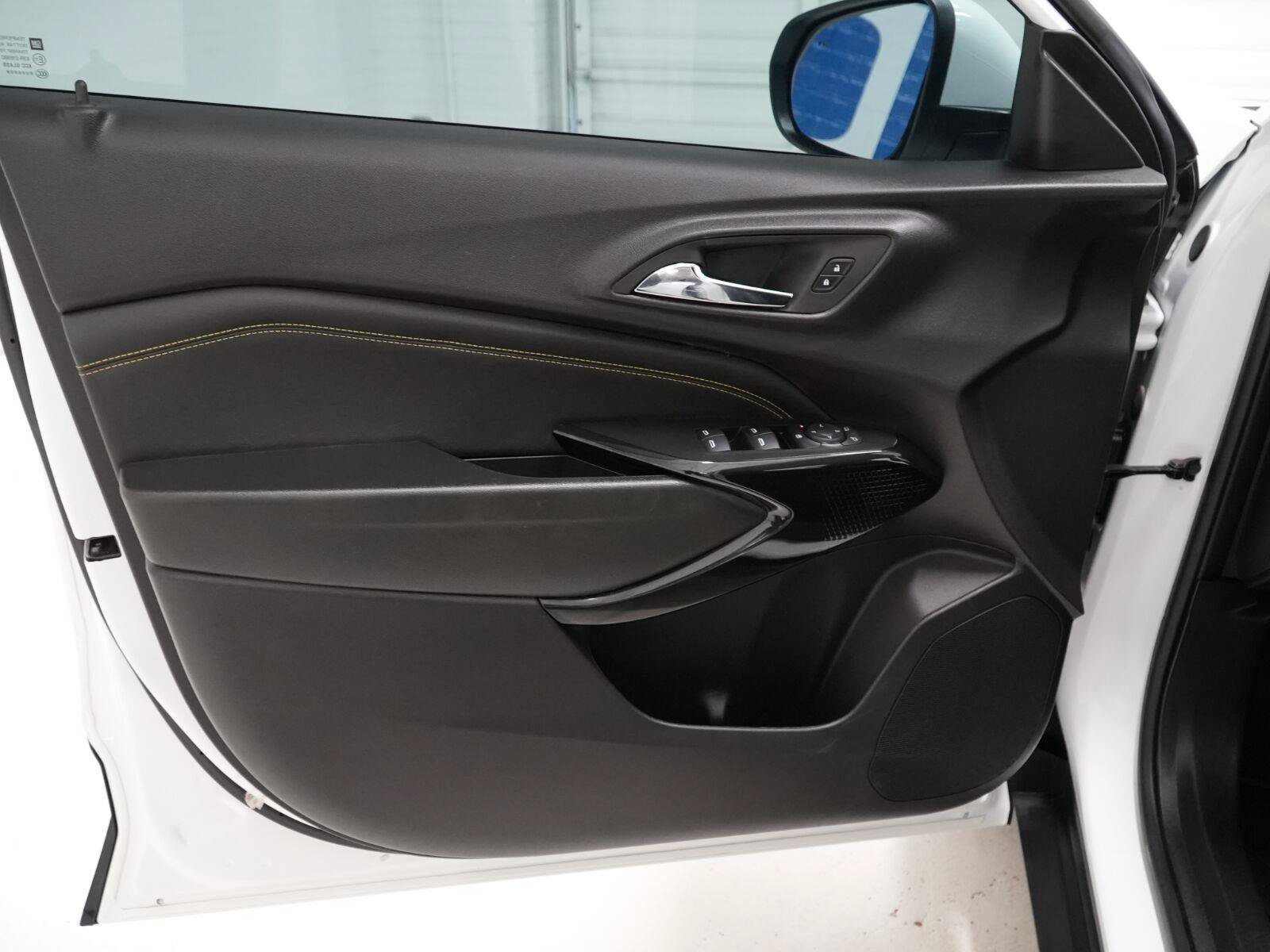 Used 2026 Chevrolet Trax LT w/ Driver Confidence Package FWD image 5