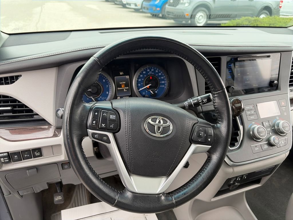 Used 2015 Toyota Sienna XLE w/ XLE Navigation Package FWD image 18