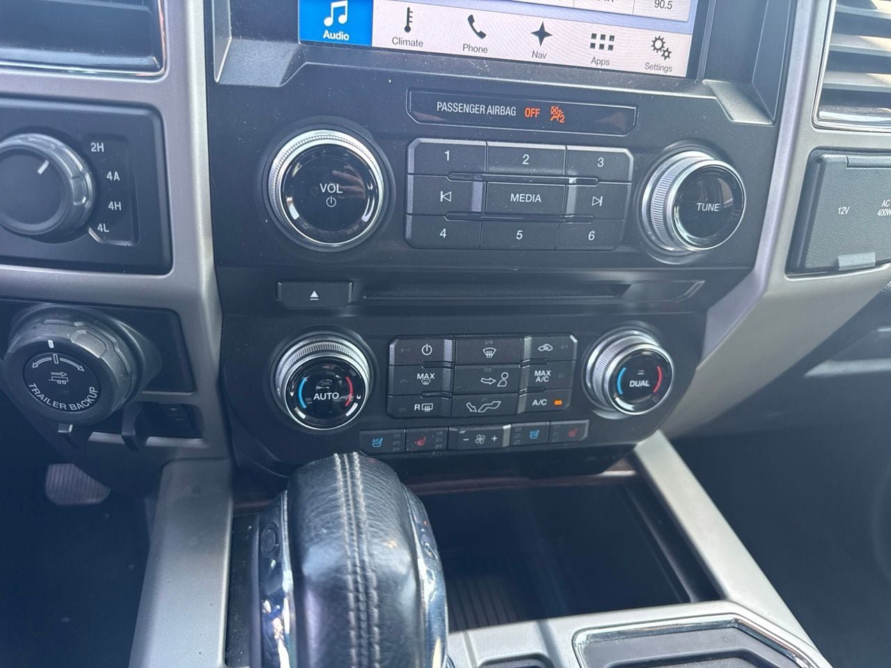 Used 2017 Ford F150 Lariat w/ Equipment Group 502A Luxury AWD/4WD image 14