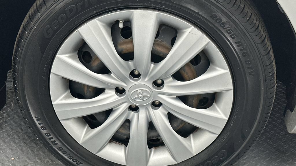 Used 2013 Toyota Corolla LE FWD image 16
