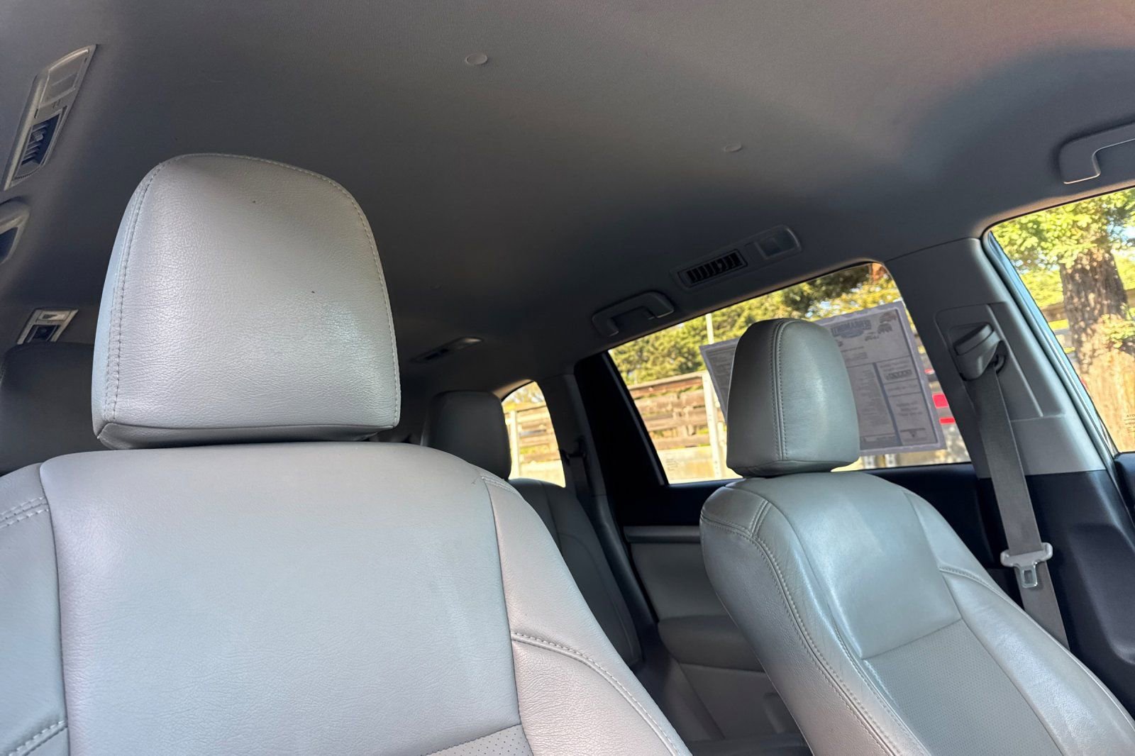 Used 2019 Toyota Highlander LE w/ Carpet Mat Package (TMS) image 20