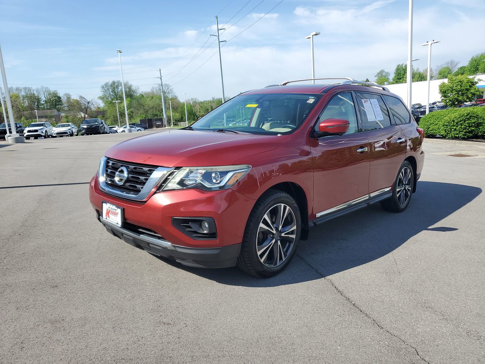 Used 2017 Nissan Pathfinder Platinum w/ Family Entertainment Package AWD/4WD image 2