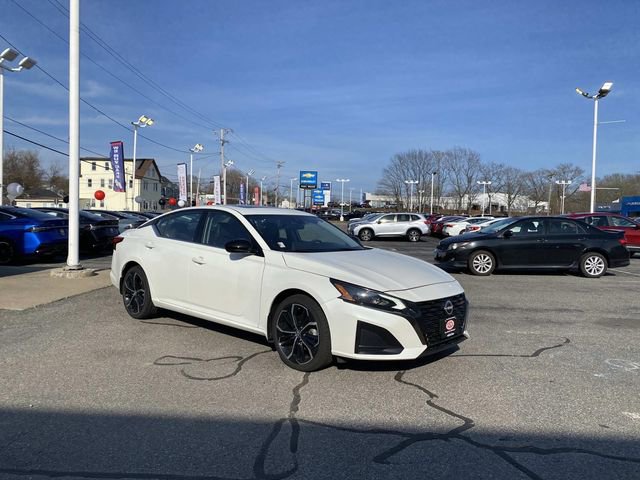 Used 2024 Nissan Altima 2.5 SR w/ SR Premium Package image 8