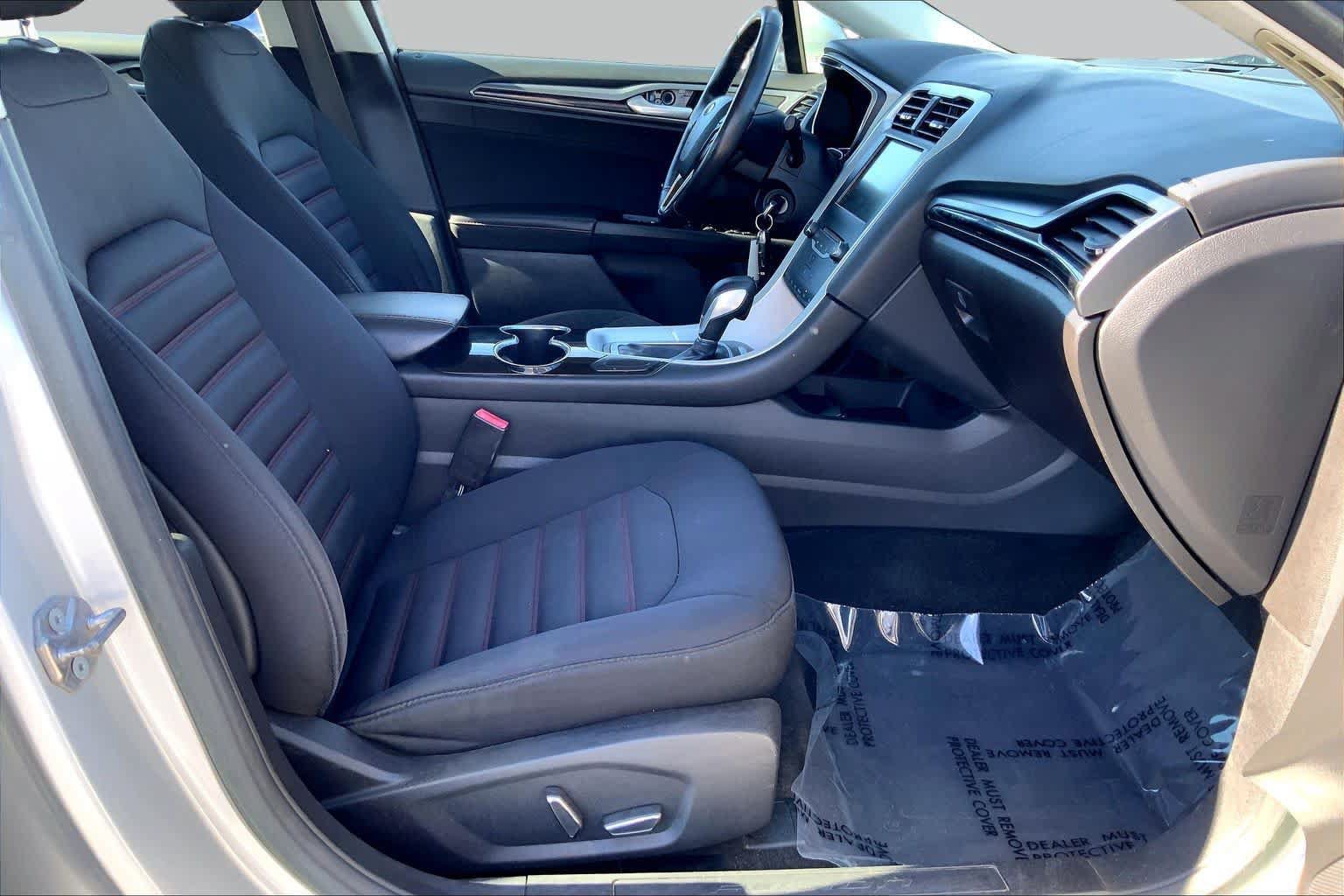 Used 2015 Ford Fusion SE FWD image 8