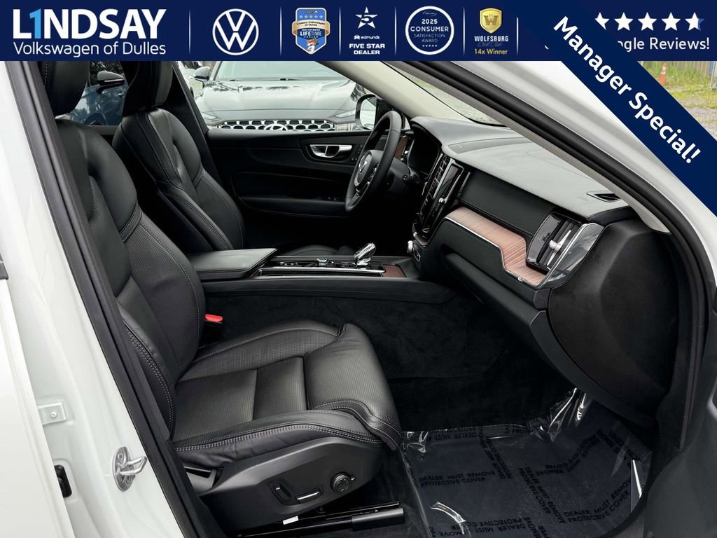 Used 2023 Volvo XC60 T8 Ultimate image 11