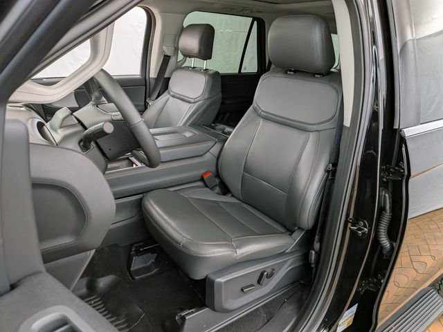 Used 2025 Ford Expedition Active image 9