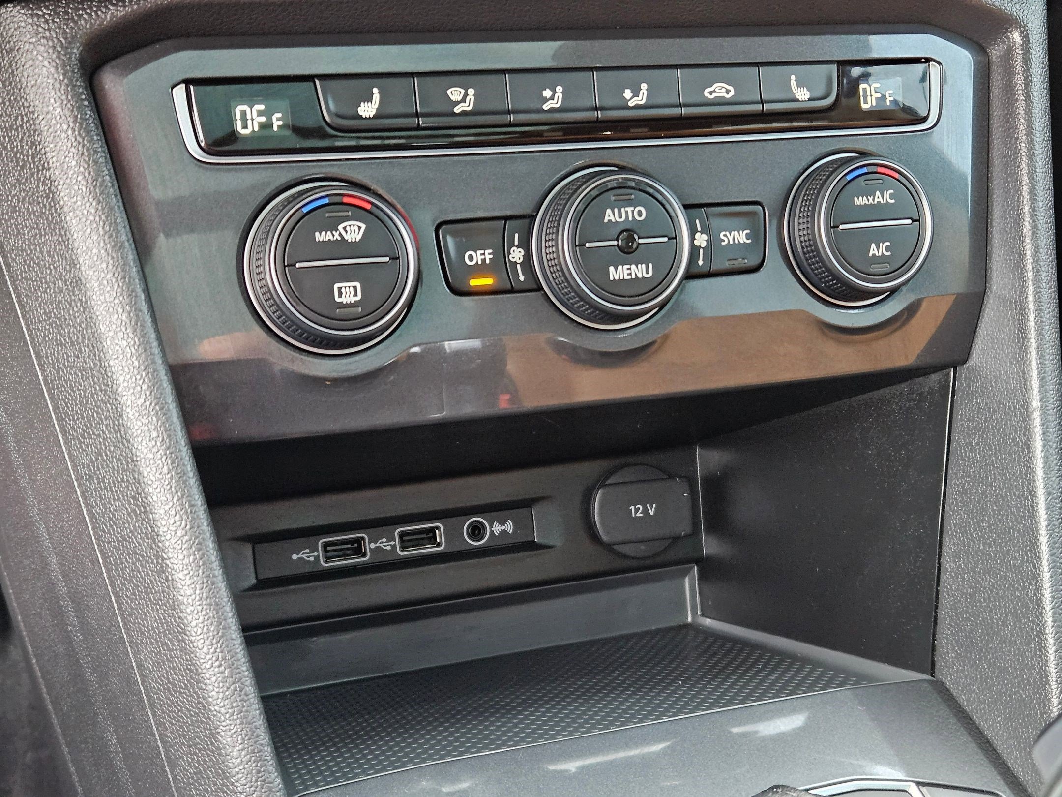 Used 2019 Volkswagen Tiguan SE image 27