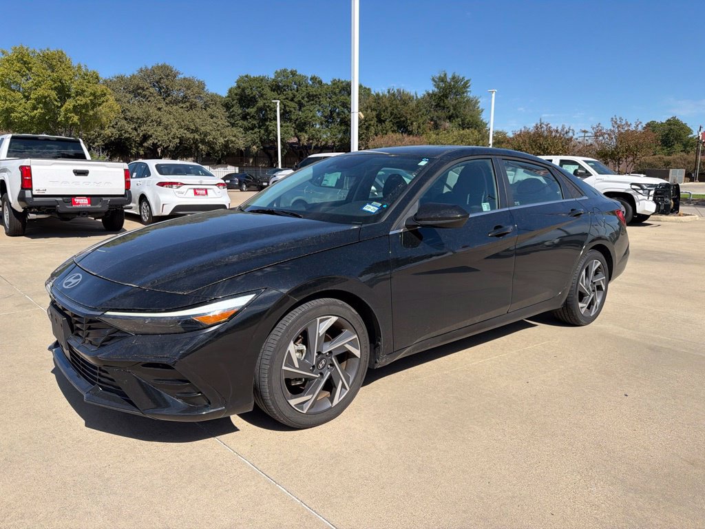 Used 2025 Hyundai Elantra SEL FWD image 1